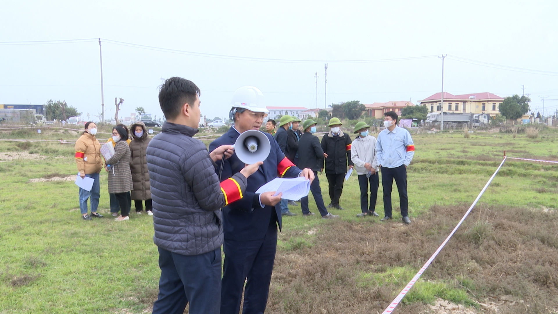UBND huyện tổ chức cưỡng chế thu hồi đất để thực hiện Dự án đầu tư xây dựng Khu dân cư mới phía Nam thị trấn Kẻ Sặt