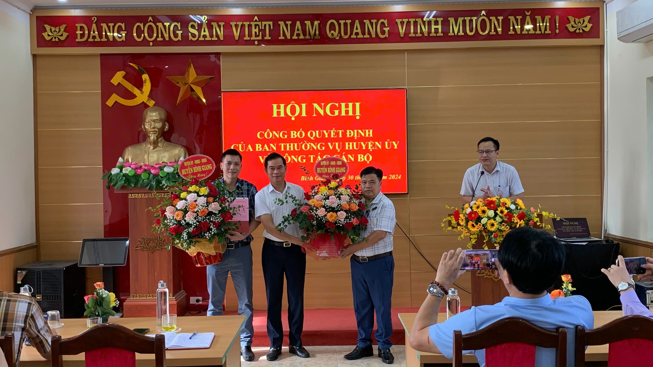 TAN HONG.jpg