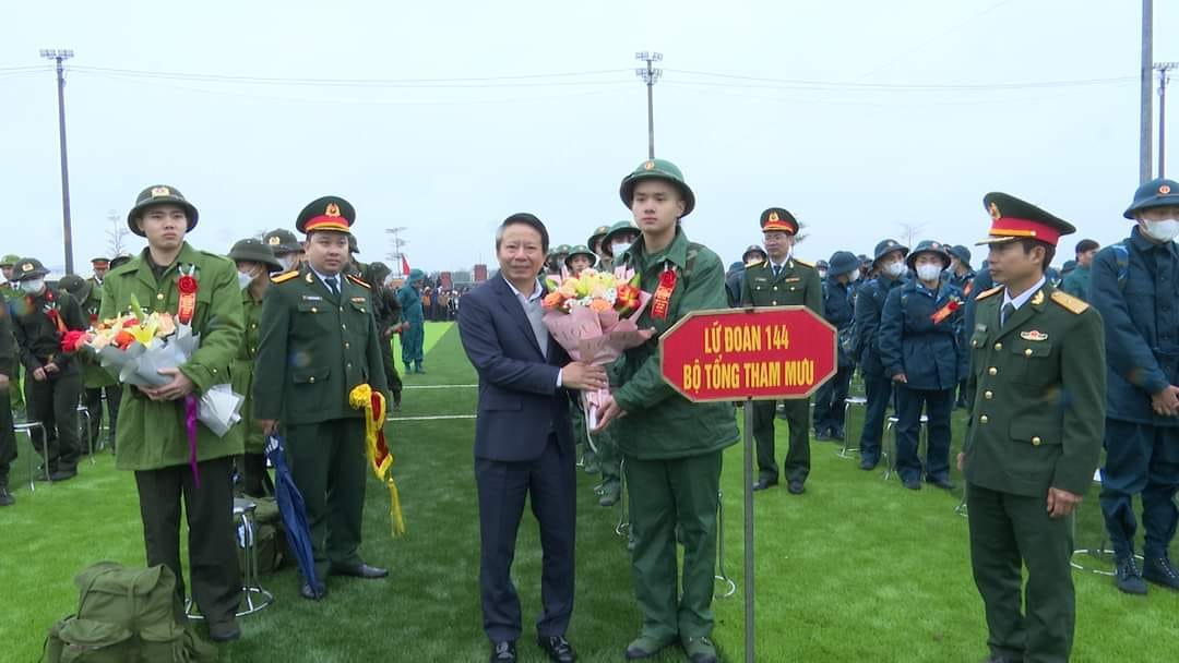 giao nhan quan.jpg